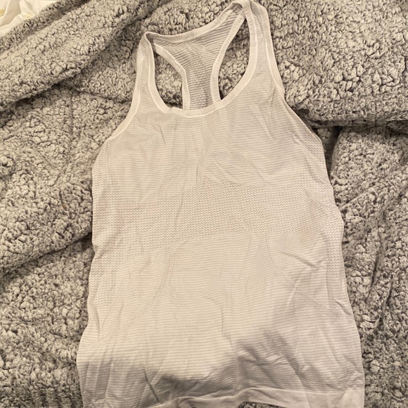 Lululemon tank top ! - Picture 1 of 3